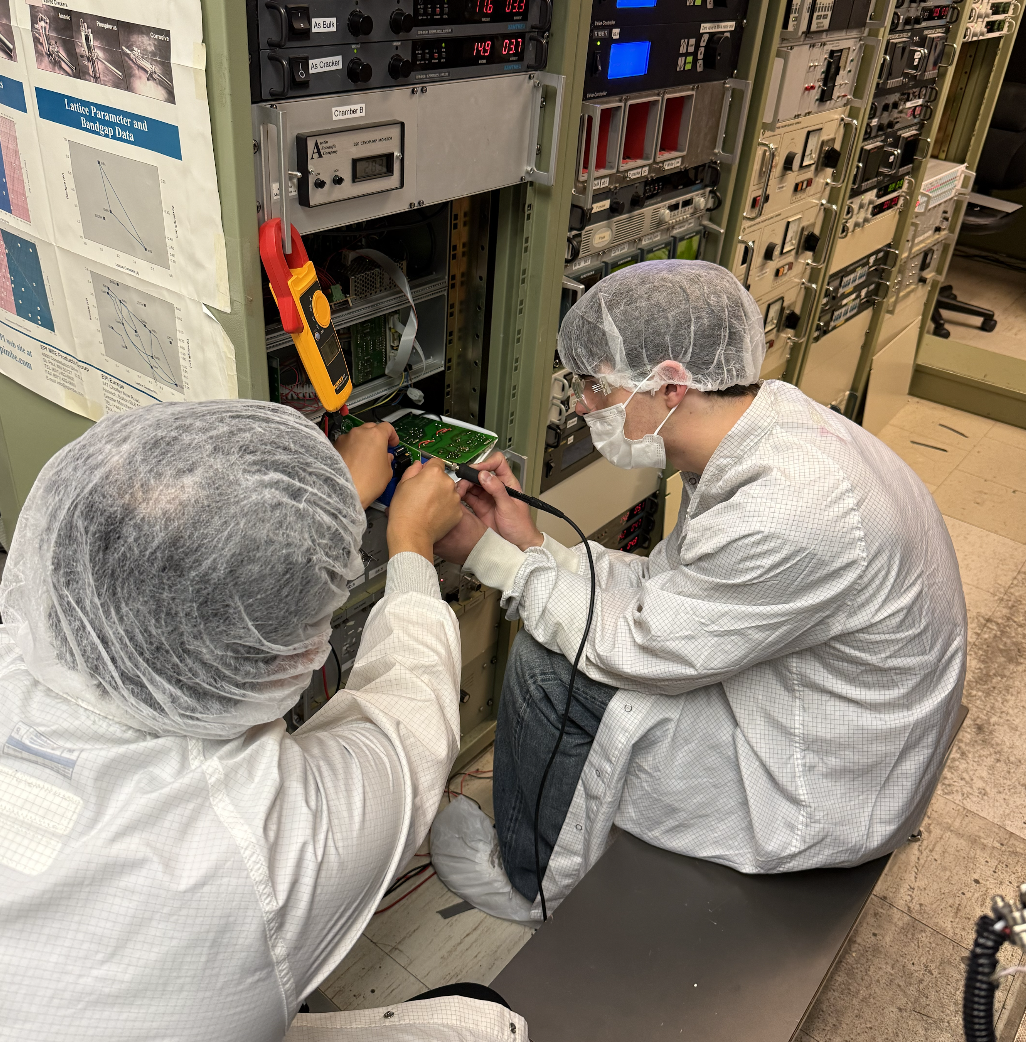 Henry Successfully Wraps Up NSF REU Internship with the MBE Optoelectronics Group