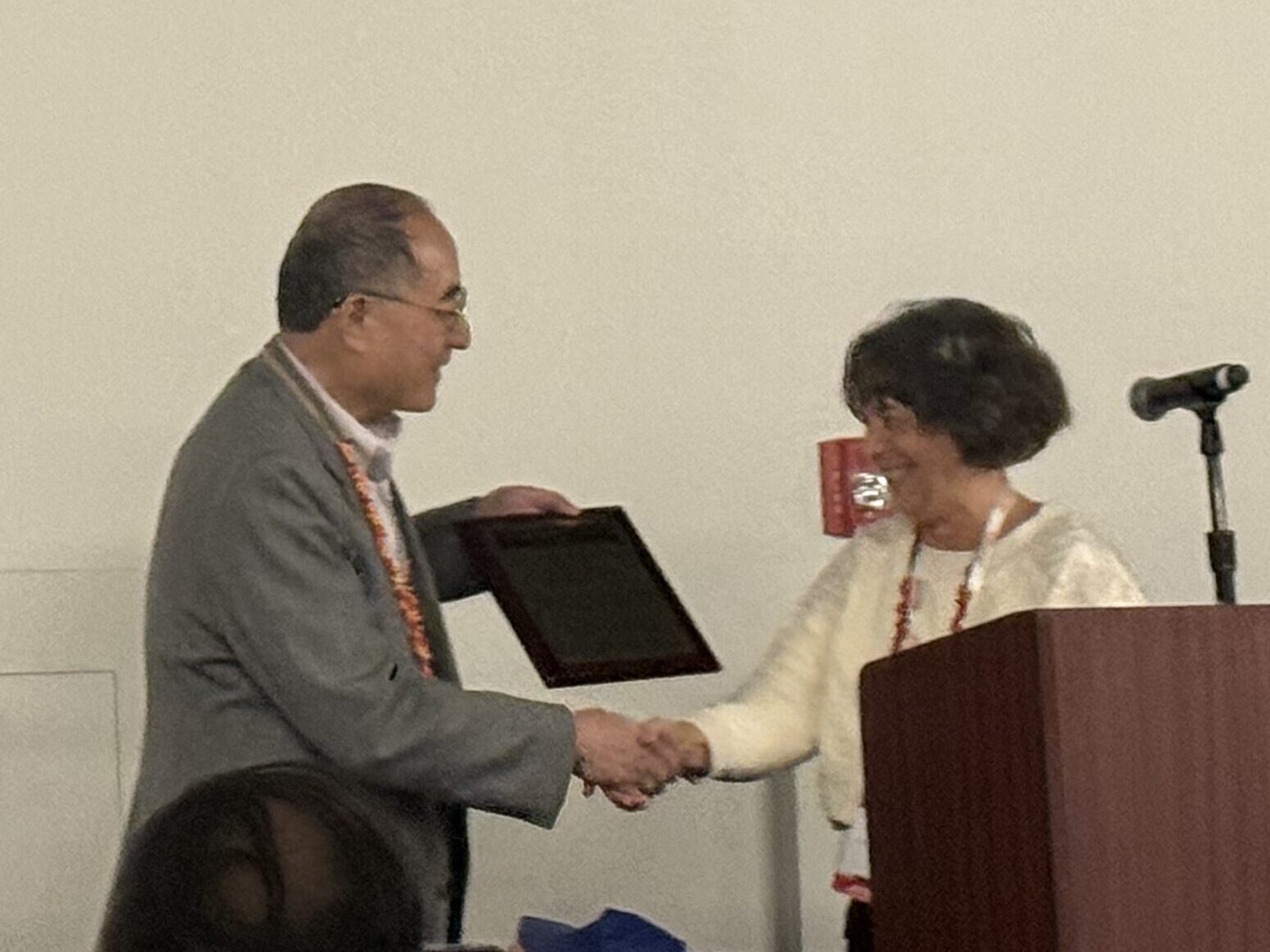 Congratulations to Dr. Zhang for Winning the Art Gossard MBE Innovator Award